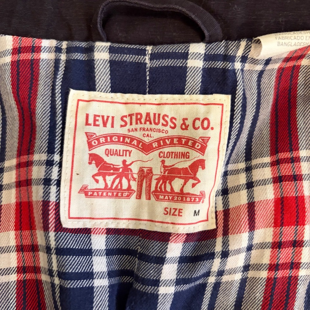 Levi's Vintage black denim jacket. Timeless, versatile, keeps you warm but cool! - Picture 2 of 4